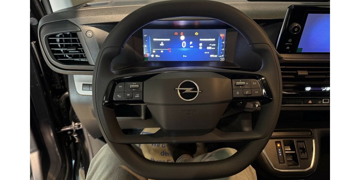 Opel Vivaro XL Extra long 9-Sitzer Klimaautom. AHK 9.900 km 35.999 &euro; Hamburg 22339