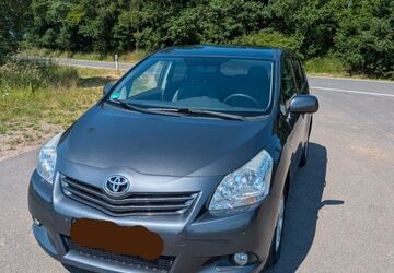 Toyota Corolla Verso 183.000 km 4.400 &euro; Lasel 54612