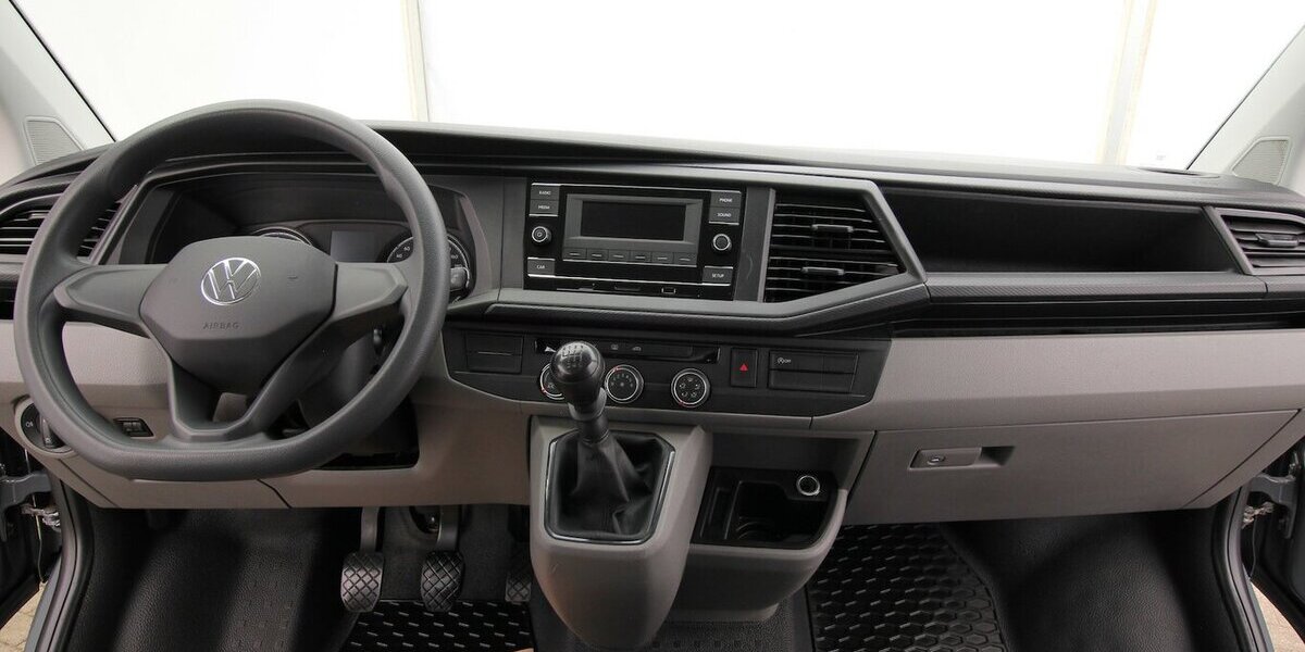 VW T6.1 Transporter Kombi lang 2.0 TDI 9-SITZER+AHK 161.457 km 27.900 &euro; Hagenow 19230