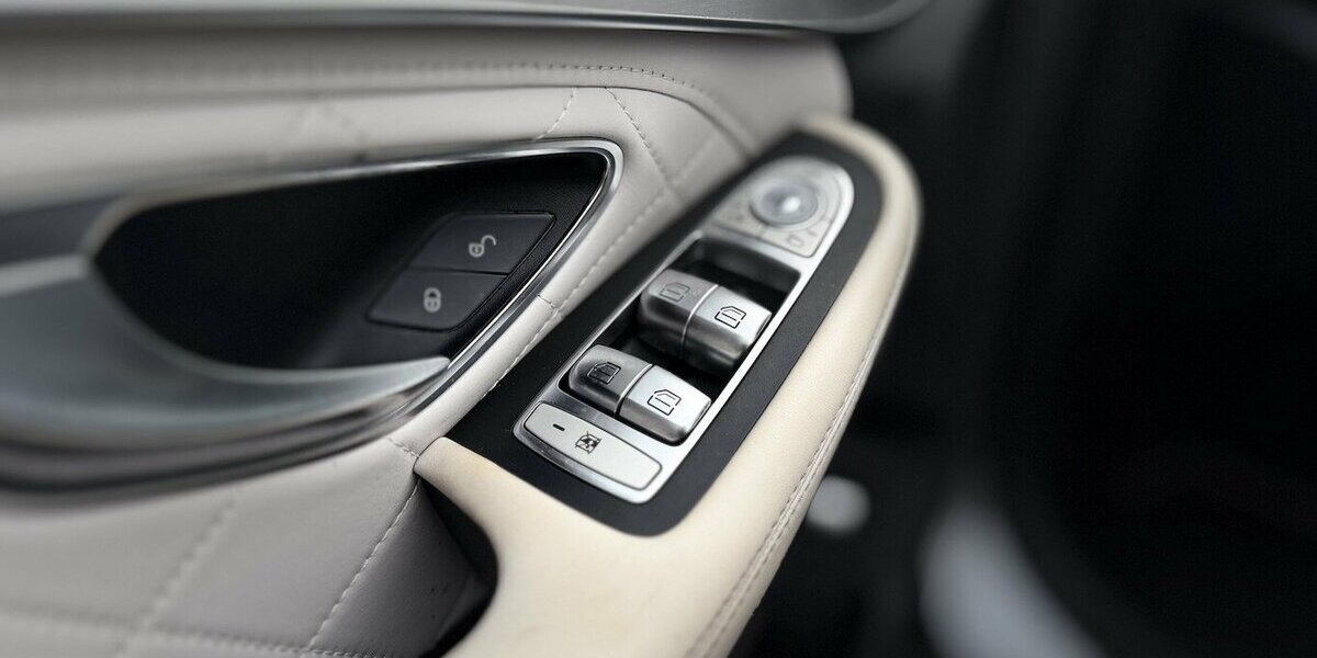 Mercedes-Benz C 220 Designo / AMG / LED / 360° Cam / Allrad 220.000 km 20.990 &euro; Mönchengladbach 41066