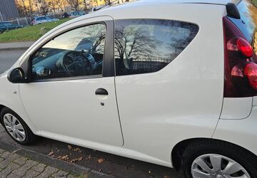 Peugeot 107 62.000 km 2.350 &euro; Frankfurt am Main 60431