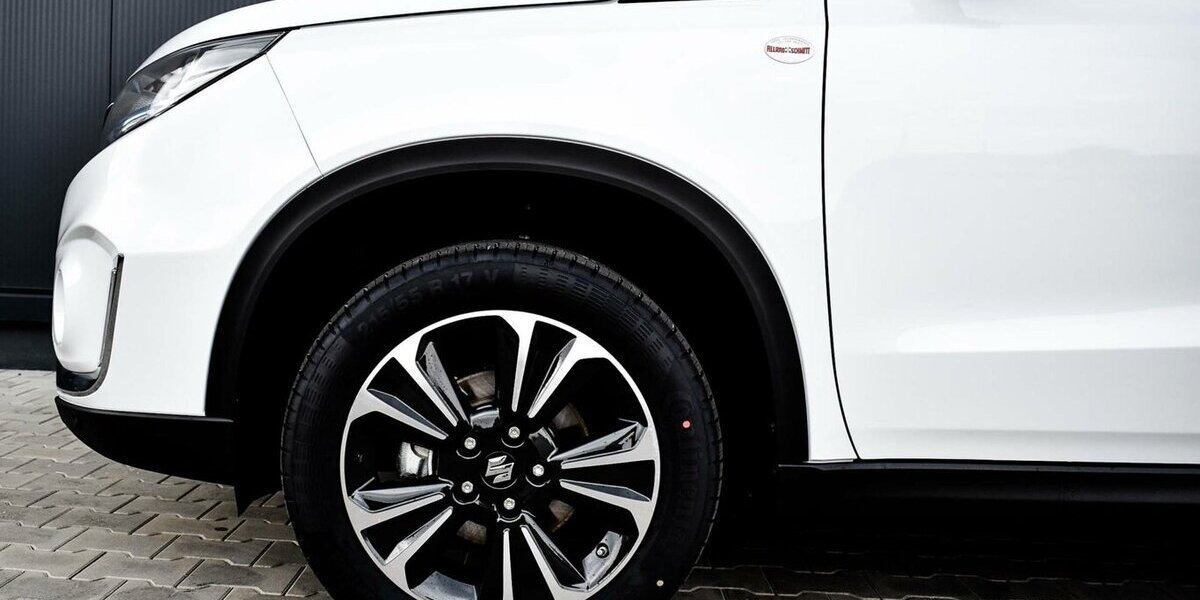 Suzuki Vitara Comfort+ 1.5l AGS ALLGRIP HEV 30.712 km 21.990 &euro; Höchberg-Würzburg 97204