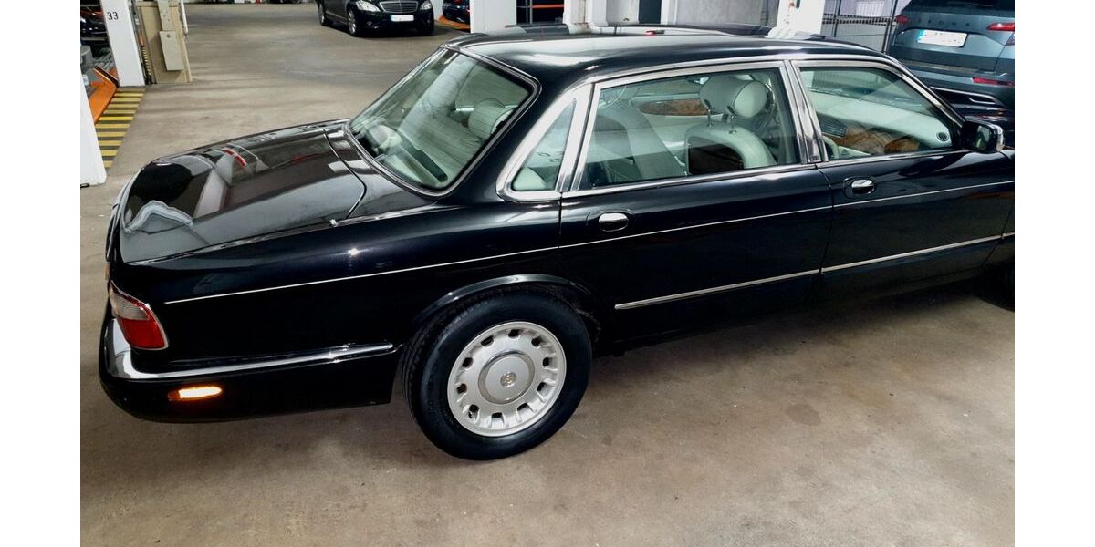 Jaguar Daimler 164.940 km 16.990 &euro; Hamburg 22085