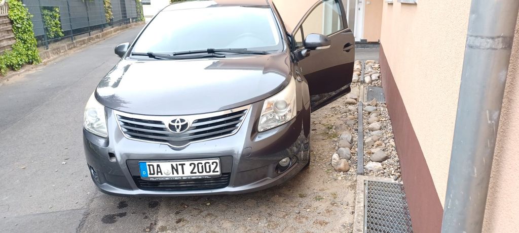 Toyota Avensis 190.000 km 3.450 &euro; Eppertshausen 64858