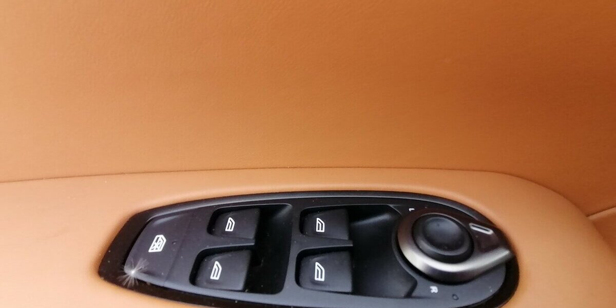 Aston Martin DBX Concours Blau Vollausstattung-6 800 KM- 6.800 km 149.998 &euro; Landau 76829