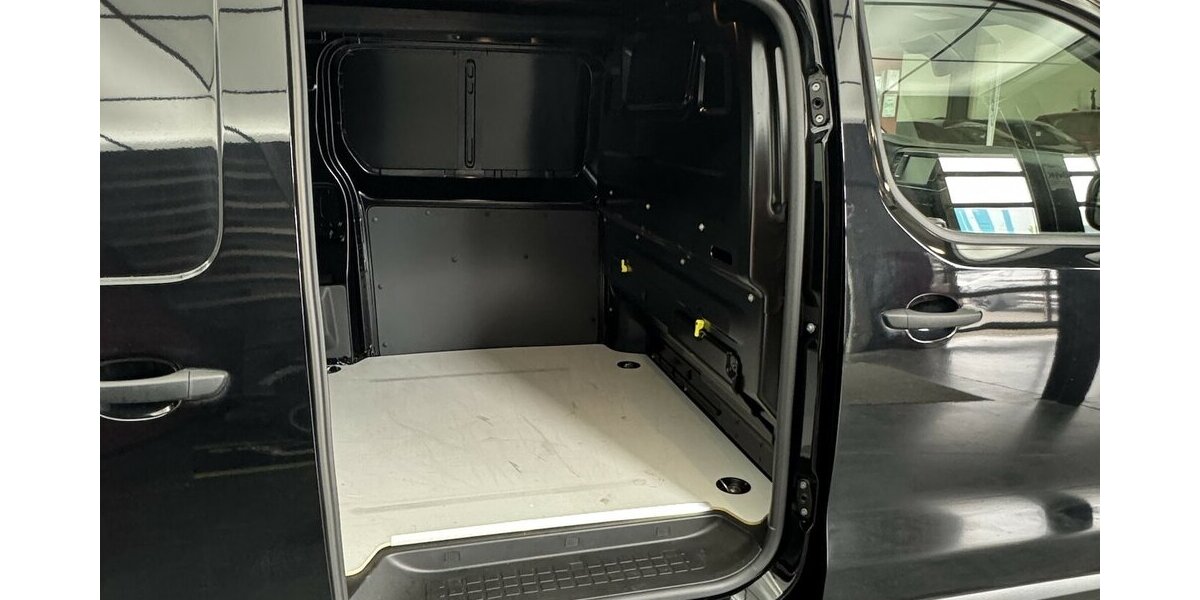 Opel Vivaro Cargo 1.5 D Edition M 1.Hand Sitzhzg 9.900 km 22.650 &euro; Lich 35423