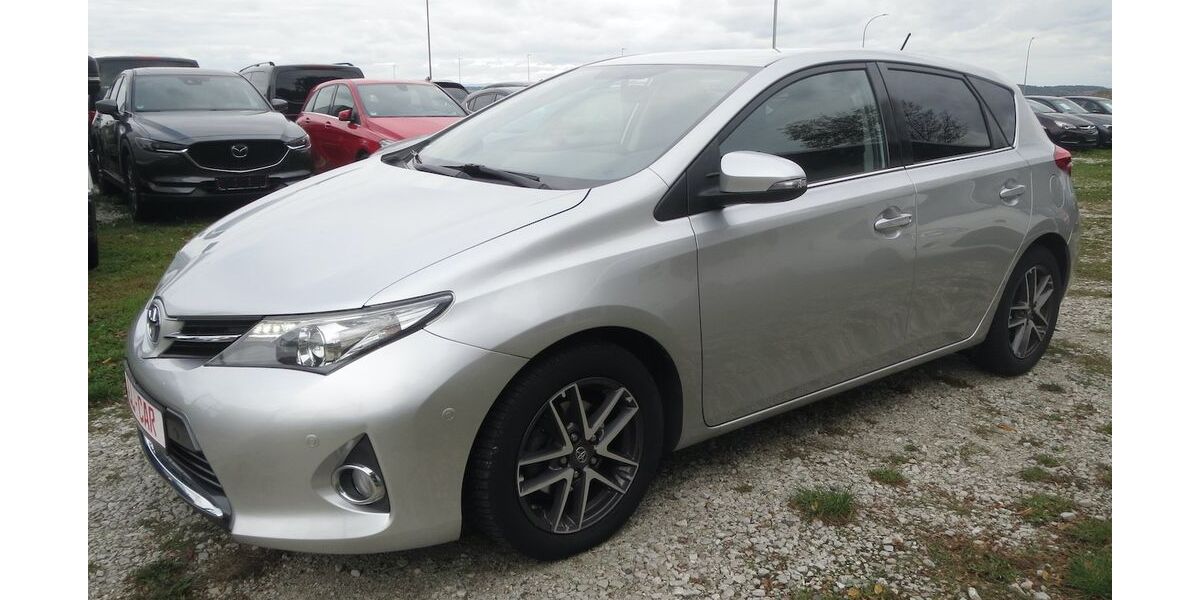 Toyota Auris 77.000 km 12.890 &euro; Butzbach 35510