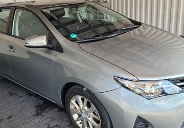 Toyota Auris 84.627 km 7.900 &euro; Berlin 12277