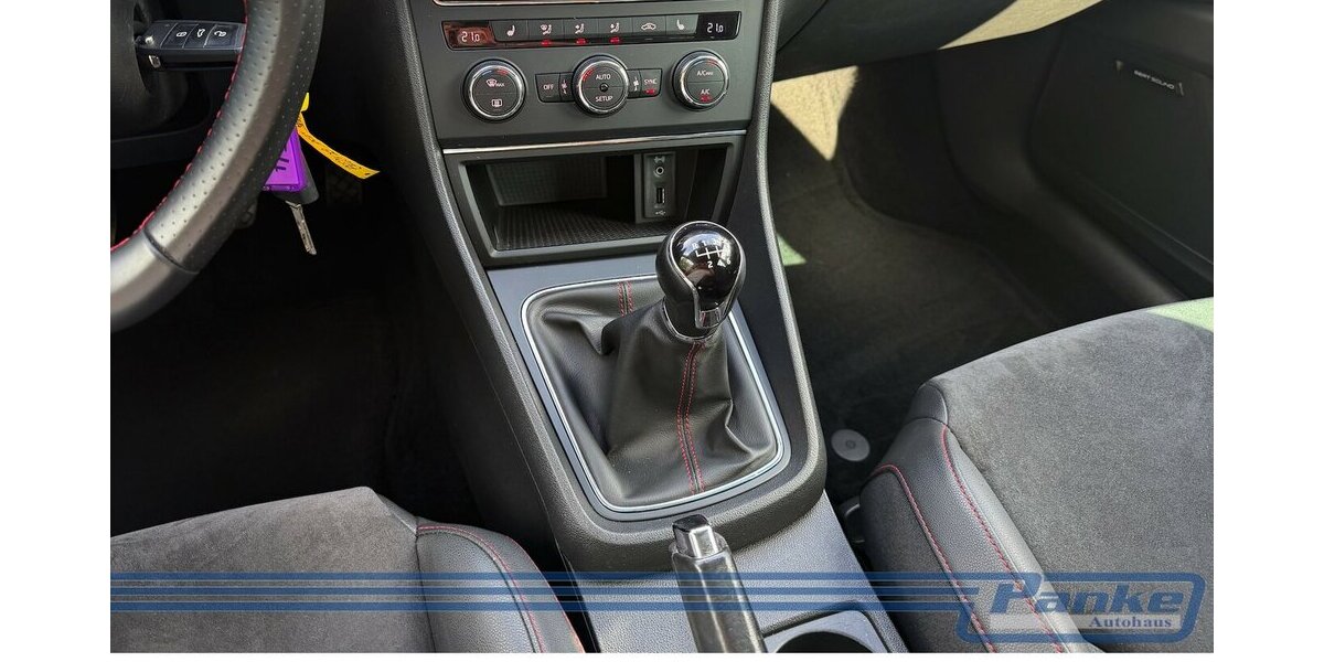 Seat Leon FR 150 TSI*NAV*LED*SHZ*Carplay*PDC*Sound* 155.730 km 9.990 &euro; Berlin 13187
