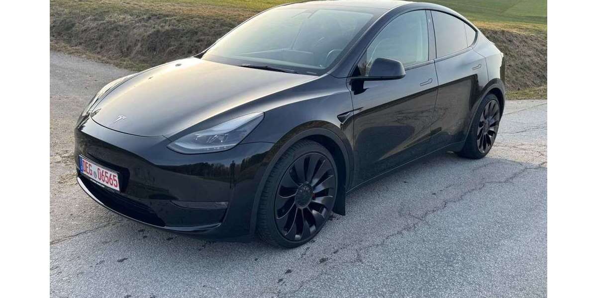 Tesla Model Y 48.000 km 36.700 &euro; Außernzell 94532