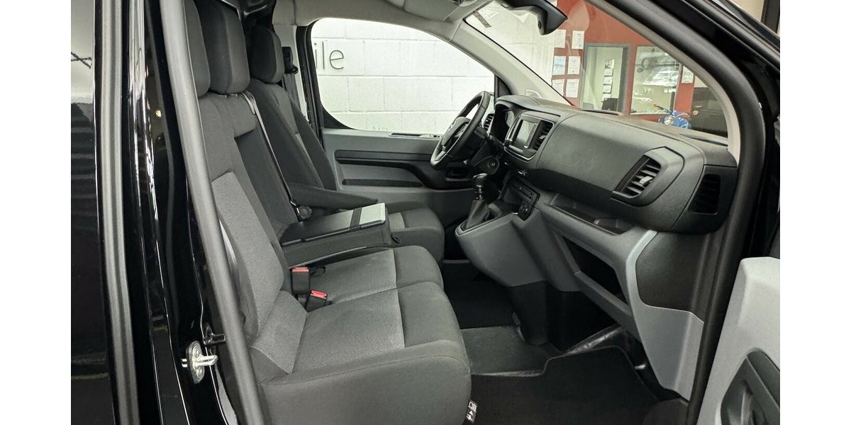 Opel Vivaro Cargo 1.5 D Edition M 1.Hand Sitzhzg 9.900 km 22.650 &euro; Lich 35423