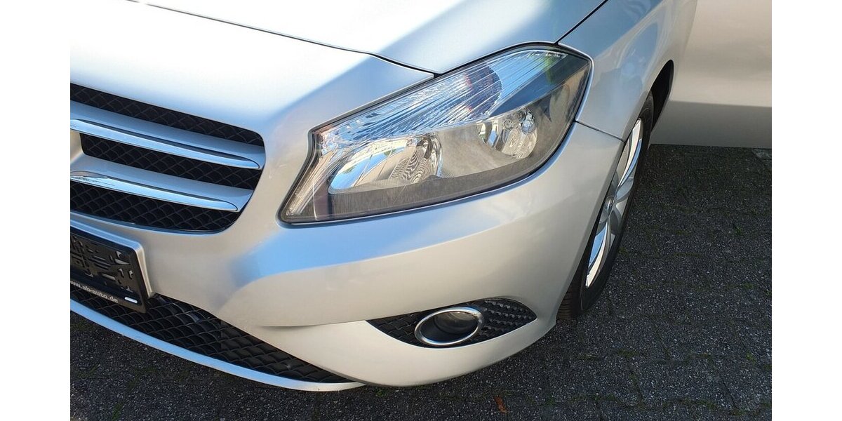 Mercedes-Benz A 180 WM26:STYLE NAVI SHZ MFL LMF TEILLEDER alle I 92.145 km 11.198 &euro; Köln 50858