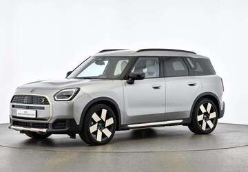 Mini Countryman SE All4 4.657 km 45.166 &euro; München 80788