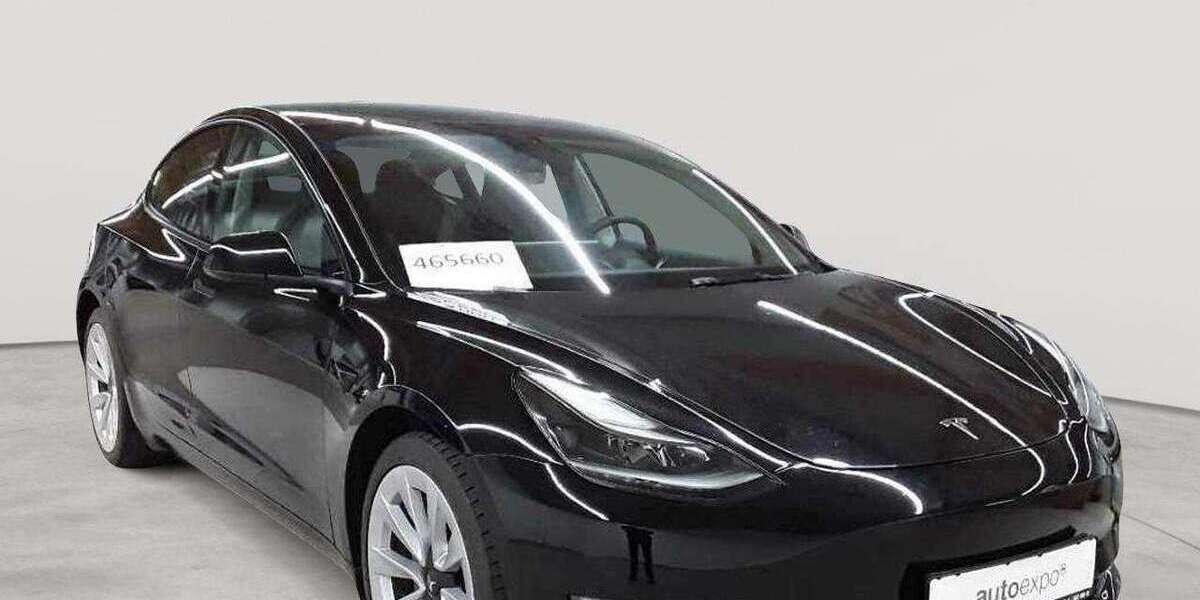 Tesla Model 3 83.939 km 26.990 &euro; Fernwald-Steinbach 35463