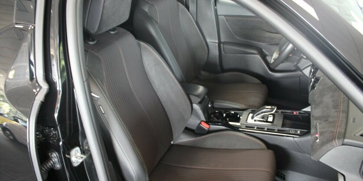 DS Automobiles DS3 Crossback E-Tense Performance Line 37.375 km 14.980 &euro; Euskirchen 53881