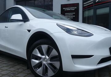 Tesla Model Y 17.765 km 34.600 &euro; Berlin 13156