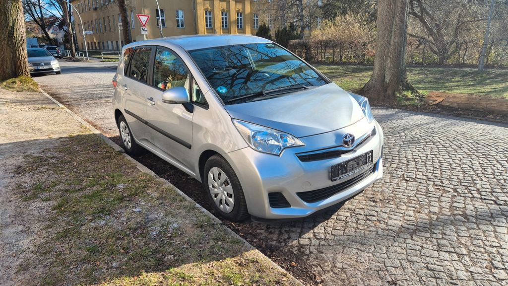 Toyota Verso-S 139.000 km 7.350 &euro; Berlin 12203