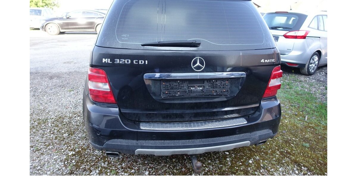 Mercedes-Benz ML 320 CDI PDC AHK Leder Ganzjahresreifen 294.300 km 7.950 &euro; Neumarkt/OPf 92318