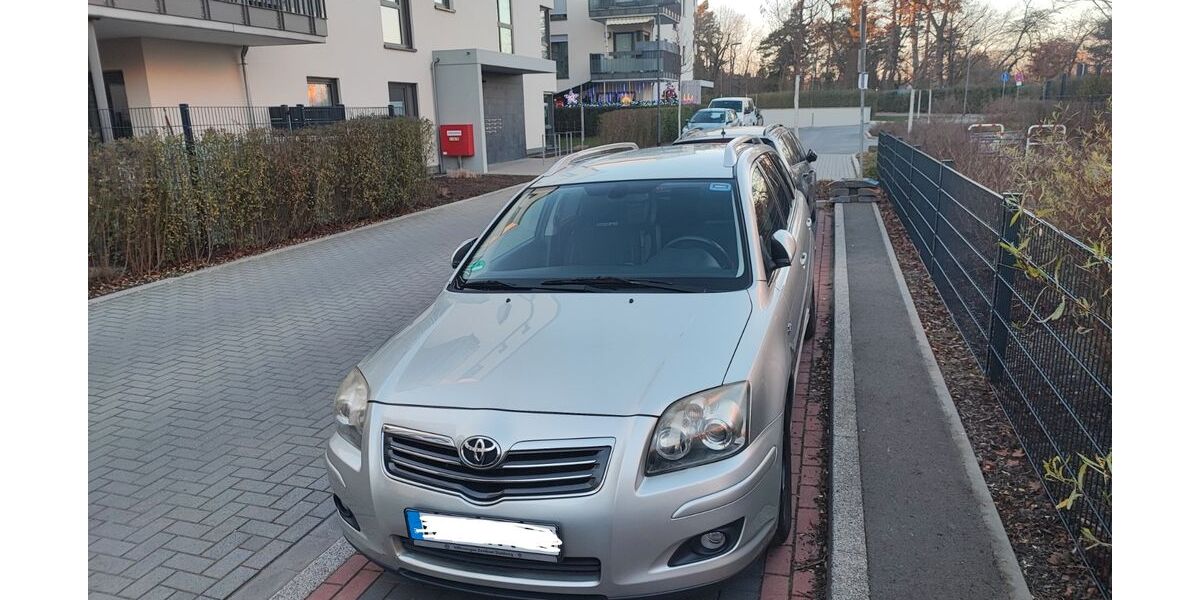 Toyota Avensis 218.000 km 3.999 &euro; Neuss 41469
