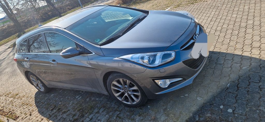 Hyundai i40 177.000 km 7.777 &euro; Oschersleben 39387