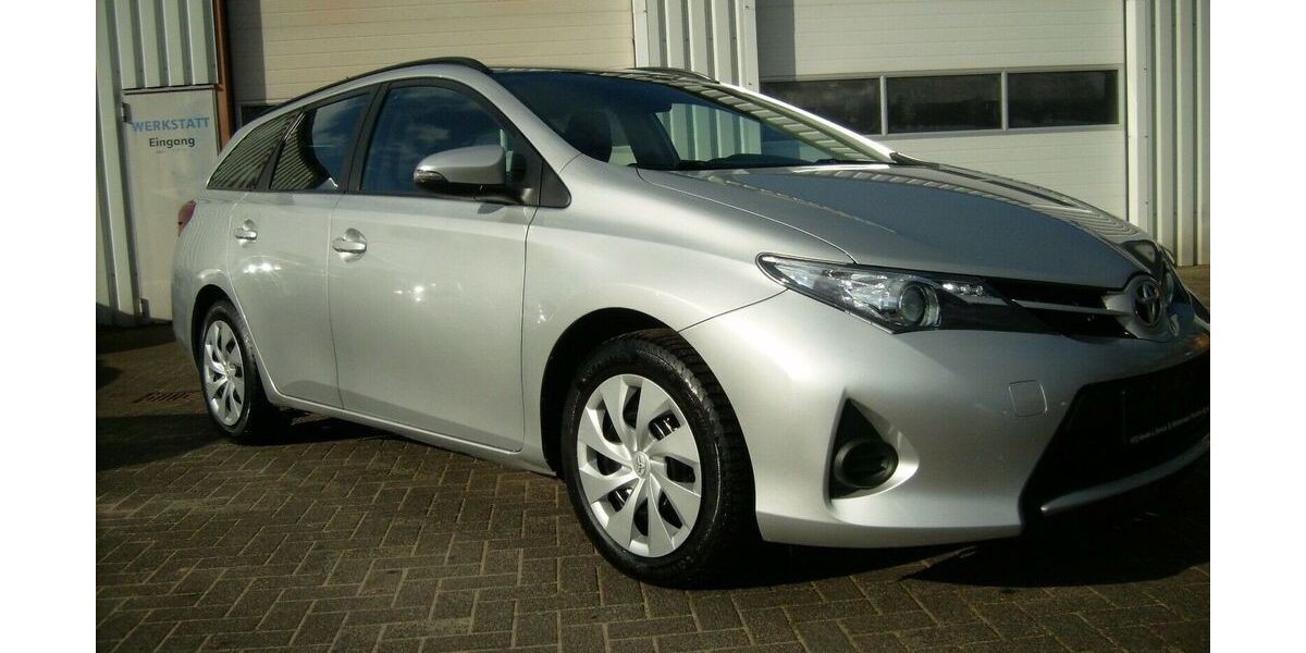 Toyota Auris 75.728 km 9.788 &euro; Parchim 19370