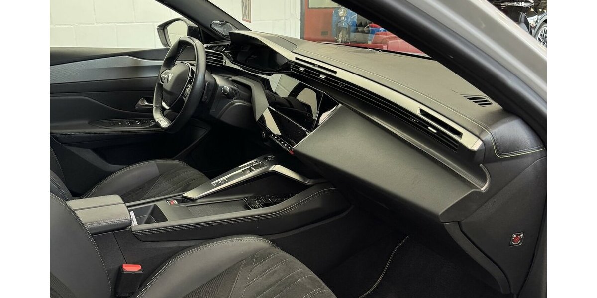 Peugeot 408 GT 130 PureTech EAT8 Focal Panodach 32.000 km 24.370 &euro; Lich 35423