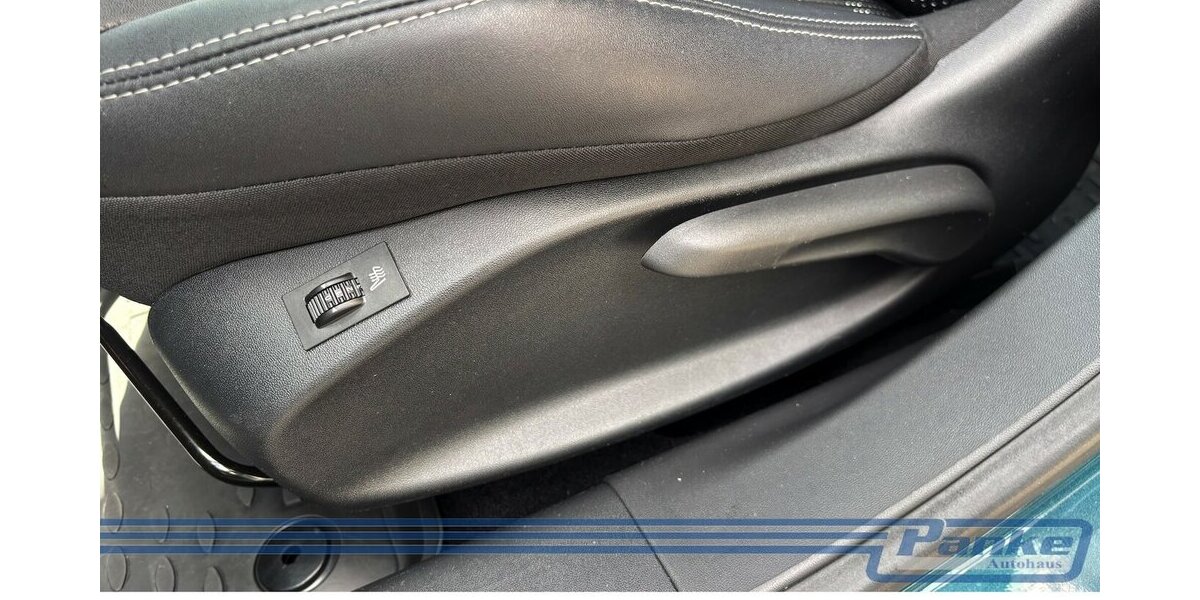 Peugeot 2008 Allure*AHK*Navi*Car-play*SHZ*LED*Tempo* 103.785 km 10.890 &euro; Berlin 13187