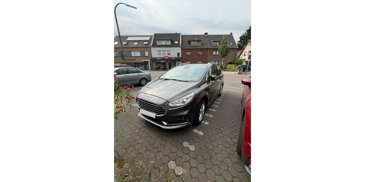 Ford S-Max 46.900 km 25.700 &euro; Köln 50767