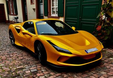 Ferrari F8 1.151 km 369.500 &euro; Speyer 67346