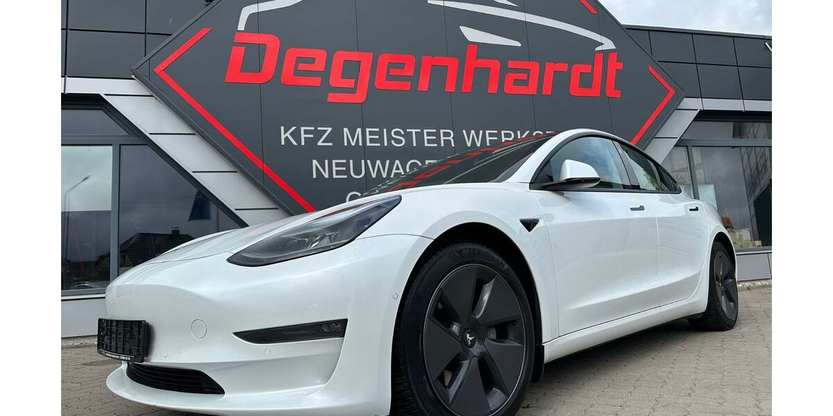 Tesla Model 3 48.469 km 28.990 &euro; Mönchhagen 18182