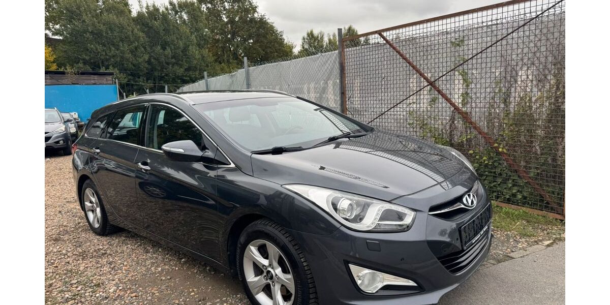 Hyundai i40 211.000 km 5.900 &euro; Braunschweig 38120