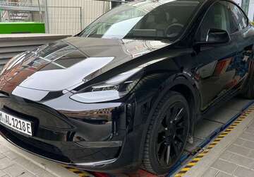 Tesla Model Y 25.000 km 35.900 &euro; München 80639