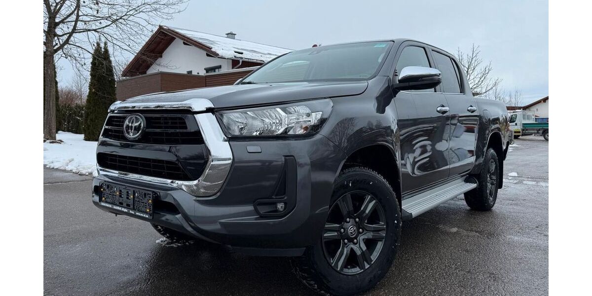 Toyota Hilux 4.990 km 44.989 &euro; Seeg 87637