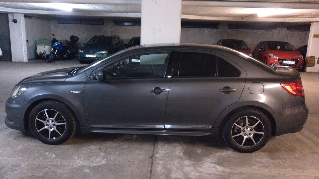 Suzuki Kizashi 151.000 km 7.700 &euro; Düsseldorf 40233