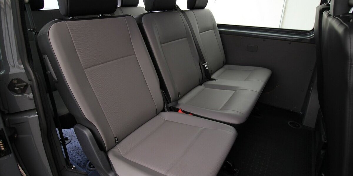VW T6.1 Transporter Kombi lang 2.0 TDI 9-SITZER+AHK 146.949 km 28.900 &euro; Hagenow 19230