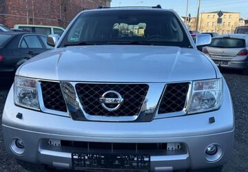 Nissan Pathfinder 270.000 km 4.599 &euro; Halle 06132