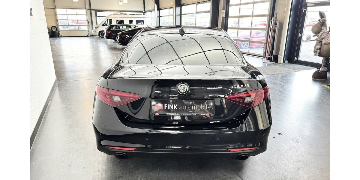 Alfa Romeo Giulia 2.0 Sprint Turbo 16V Xenon Leder Carplay 23.400 km 28.740 &euro; Lich 35423