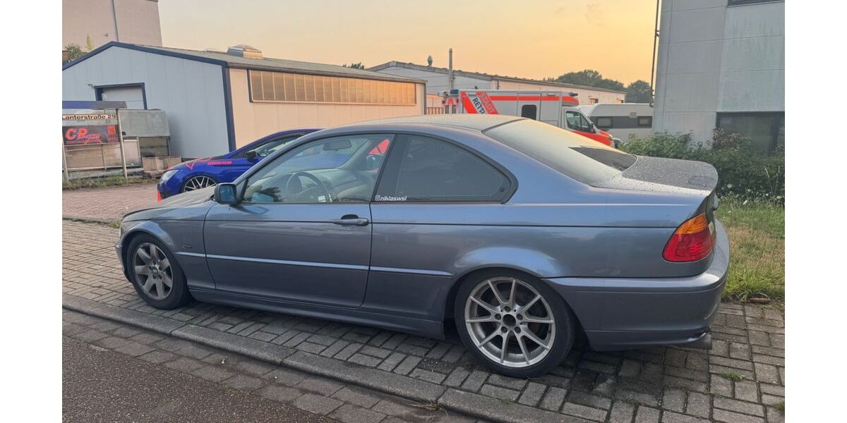 BMW 323 203.487 km 2.700 &euro; Moers 47441