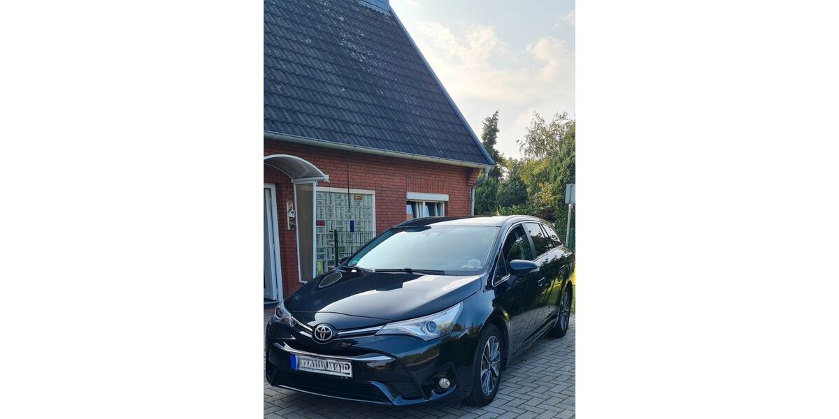 Toyota Avensis 138.000 km 10.590 &euro; Emden 26725