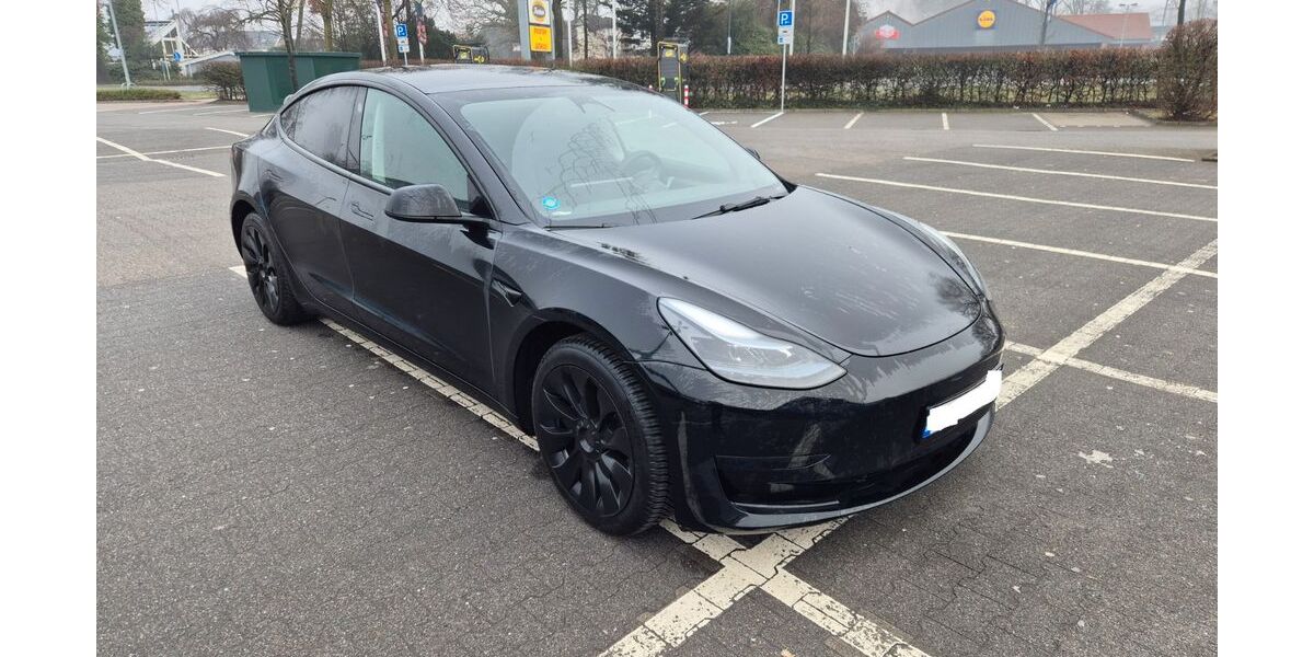 Tesla Model 3 65.896 km 23.750 &euro; Cloppenburg 49661