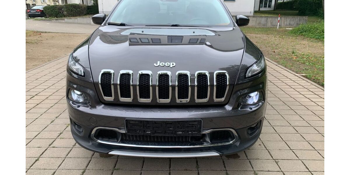 Jeep Cherokee 140.000 km 11.799 &euro; Mainz-Kastel 55252