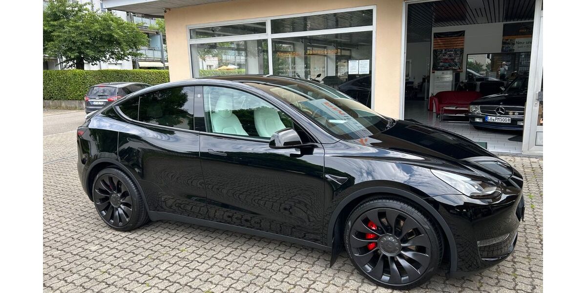 Tesla Model Y 36.985 km 41.680 &euro; Lörrach 79541