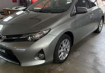 Toyota Auris 130.200 km 7.990 &euro; Tuntenhausen 83104