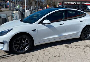 Tesla Model 3 32.000 km 28.300 &euro; München 81675