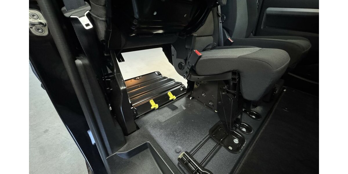 Opel Vivaro -e Cargo Elegance M 75 kWh 1. Hand 14.200 km 26.550 &euro; Lich 35423