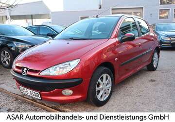 Peugeot 206 124.000 km 1.380 &euro; Fuerth 90763