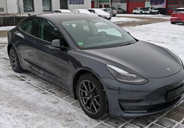 Tesla Model 3 21.448 km 27.470 &euro; Braunschweig 38112