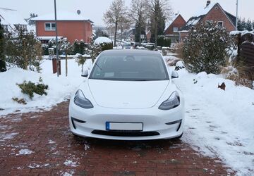 Tesla Model 3 35.064 km 29.990 &euro; Lohne 49377
