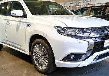 Mitsubishi Plug-in Hybrid Outlander 67.506 km 22.900 &euro; Flensburg 24941