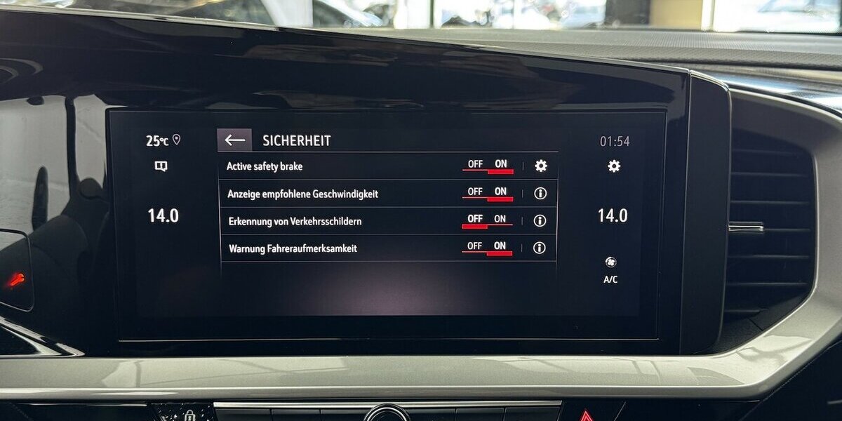 Opel Mokka e 50 kWh Ultimate FULL LED Carplay 16.700 km 20.420 &euro; Lich 35423